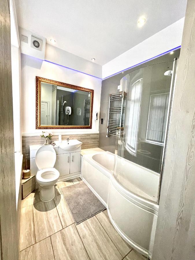 Large Luxury Apartment Блекпул Екстериор снимка